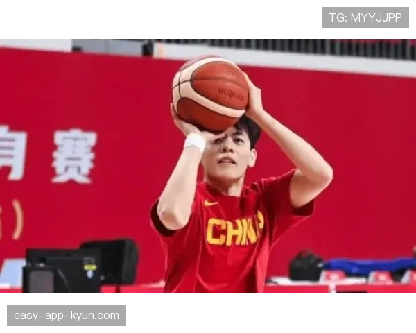 杨舒予随手一发私服就像走秀，我的衣柜默默下线